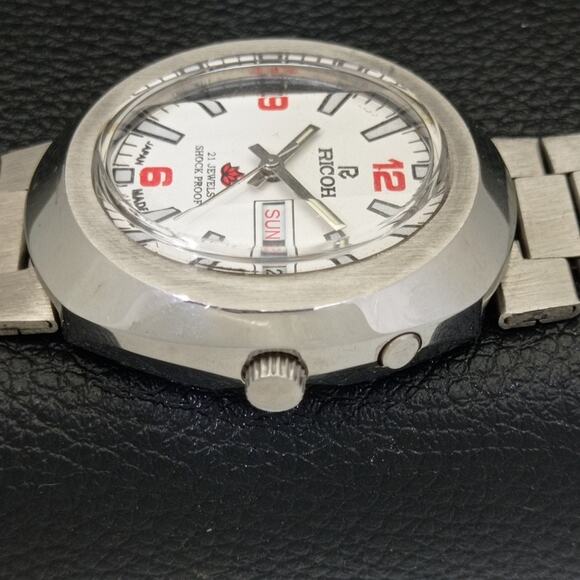 Vintage 1980 Ricoh Automatic Mens Silver Watch W/daydate & Red accents - Picture 5 of 10